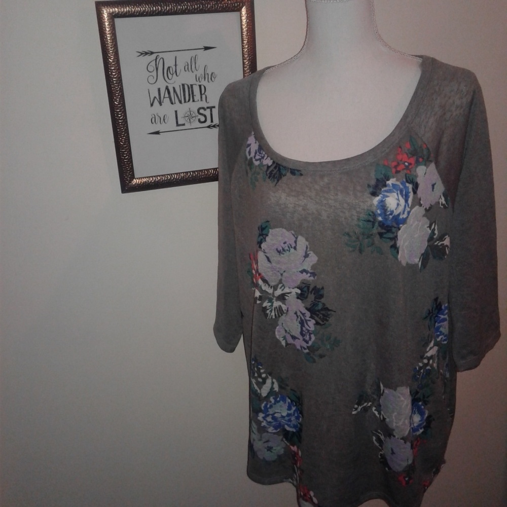 Arizona | grey floral knit size 1x Jrs. Plus